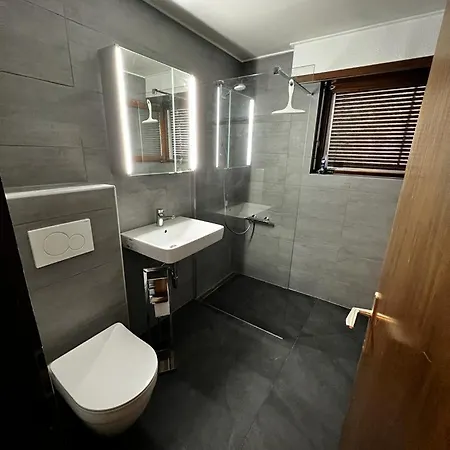 Mp24 In, Out On Slopes With Indoor Private Parking Space *